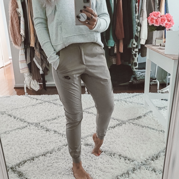 nike bonded jogger khaki